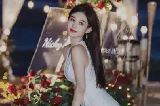 知名女网红翻车每天收入几万礼物却被曝光是AI生成的人物