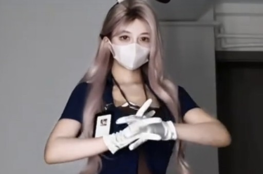 张凌赫评论区沦陷！连上8个热搜遭网友讽刺：39个人就崩溃了？