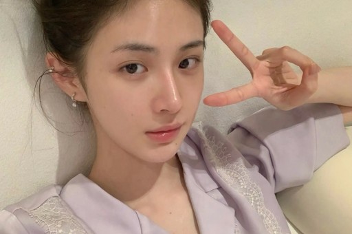 1天曝3大瓜！顶流女星签协议、约会激吻、知三当三各个炸裂