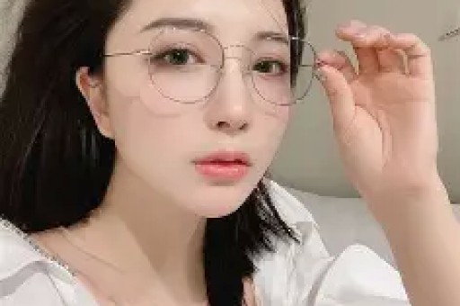 娱乐圈大瓜连环炸：黑眼圈男星疑隐瞒二胎冷巴豪车代言照常走花路